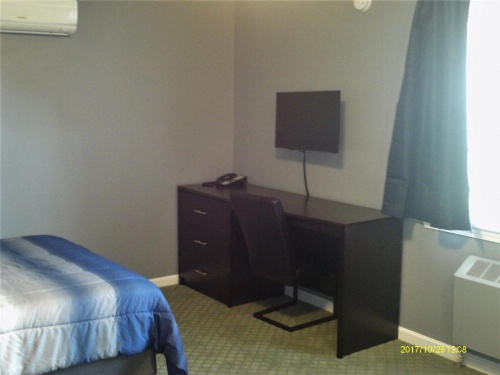 Pine Tree Inn image 17