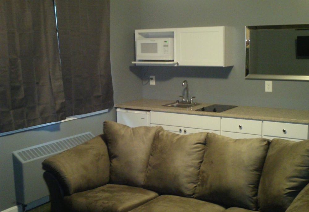 Pine Tree Inn Main image